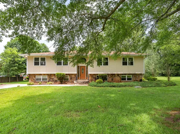 104 Shannon Ln, Anniston, AL 36207
