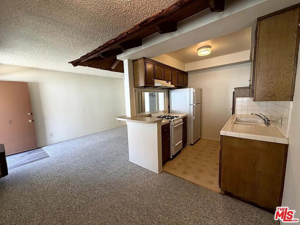 1 bed, 1.0 bath, $2,300 — Photo 4