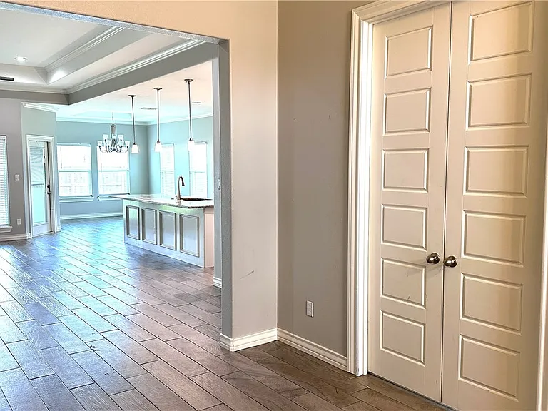 3734 Berkeley Dr — Photo 2