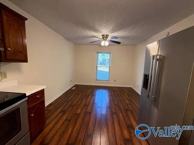 3 bed, 2.0 bath, 1309 sqft, $1,650 — Photo 3