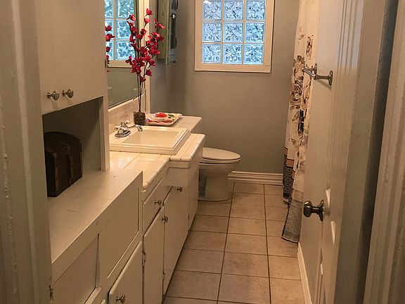 3rd image of 8804 Larchwood Dr