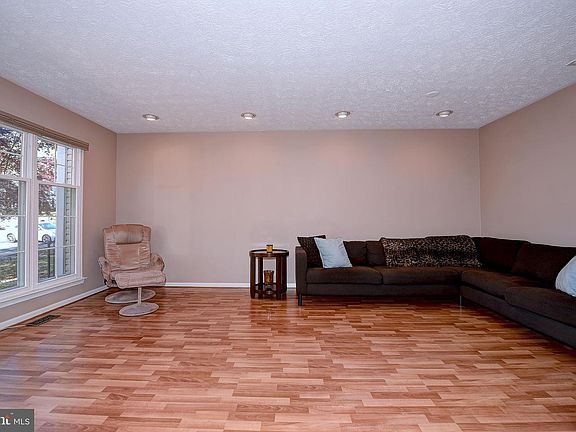 5th image of 933 Cheswold Ct Unit E5