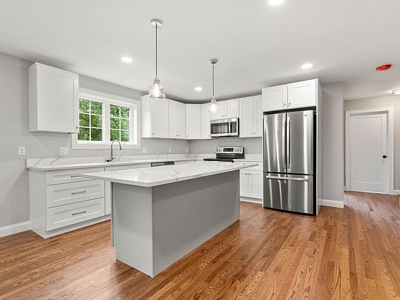 5th image of 25 Daniels St