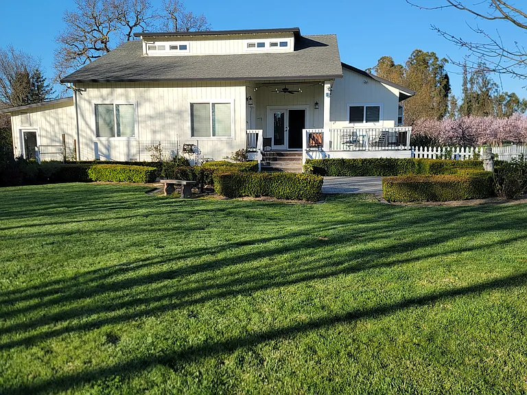 Front fenced yard
