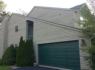 8188 Honeysuckle Dr, Liverpool, NY 13090