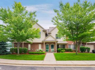 45552 Hidden View Ct, Utica, MI