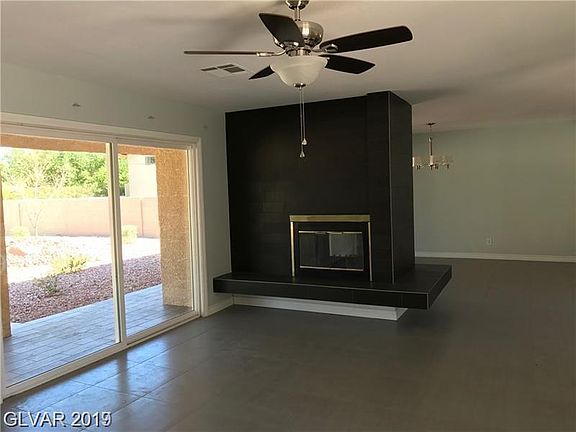 4th image of 2304 W Oakey Blvd