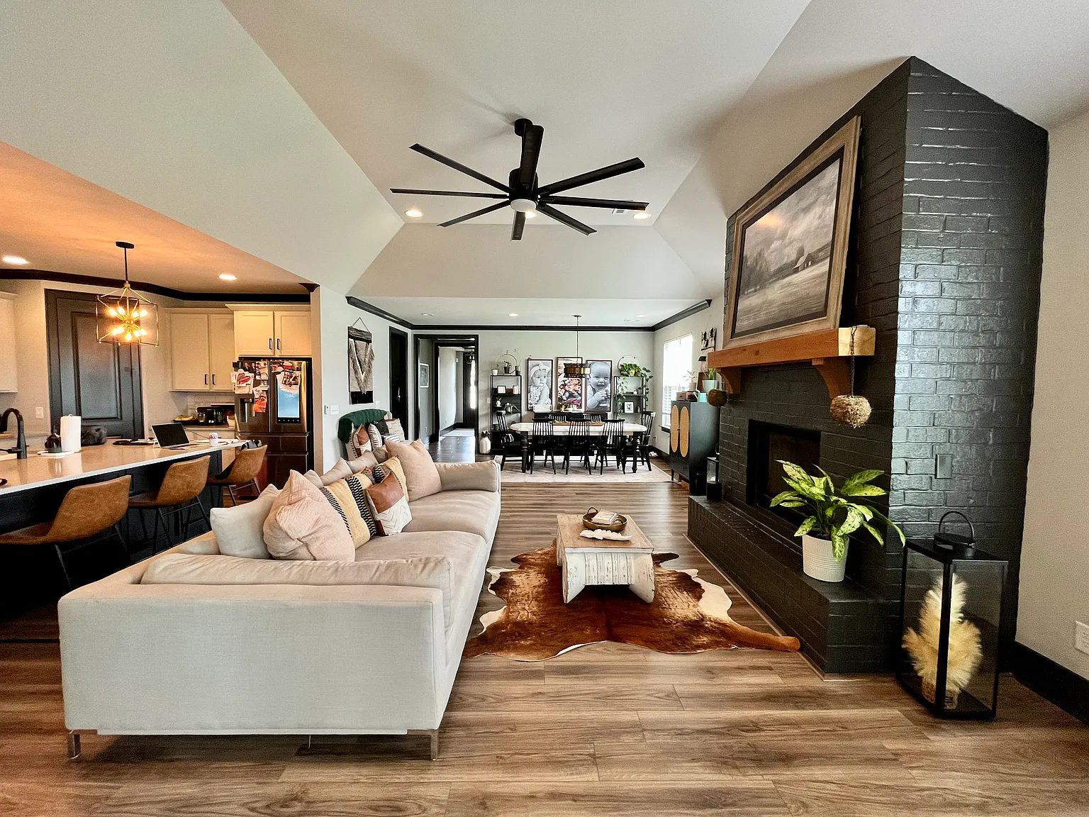 5 bed, 3534 sqft, $5,795 — Photo 4