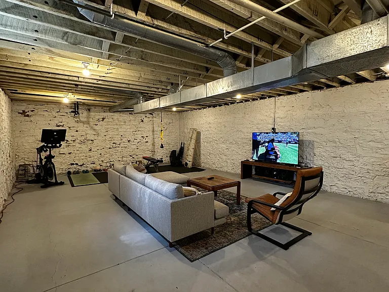 1104 Russell St #1 — Photo 15