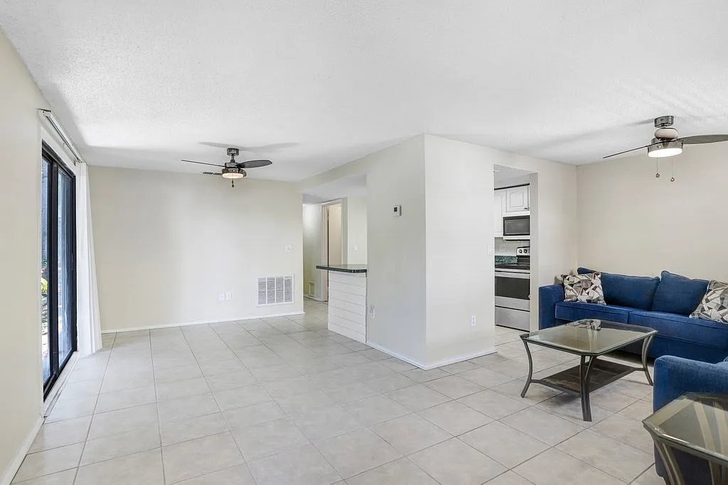 2 bed, 915 sqft, $1,700 — Photo 4