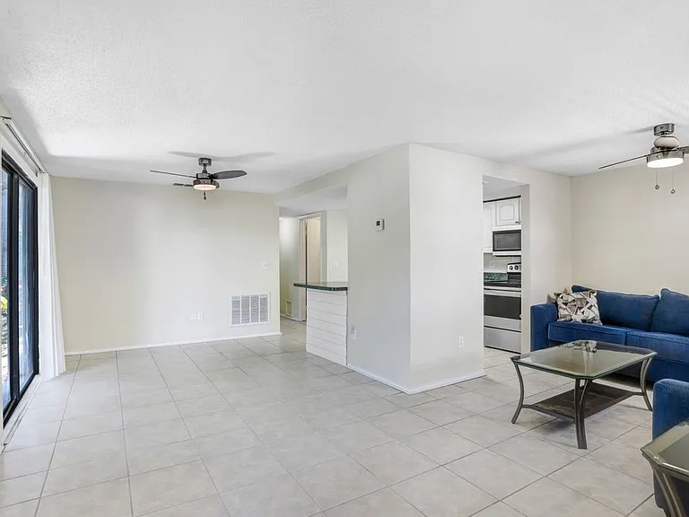 134 Sycamore Ln #F — Photo 4