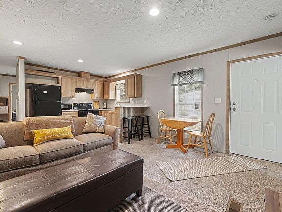 3rd image of 128 Crooked Island Circle