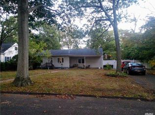 40 Oakdale Ave, Selden, NY 11784