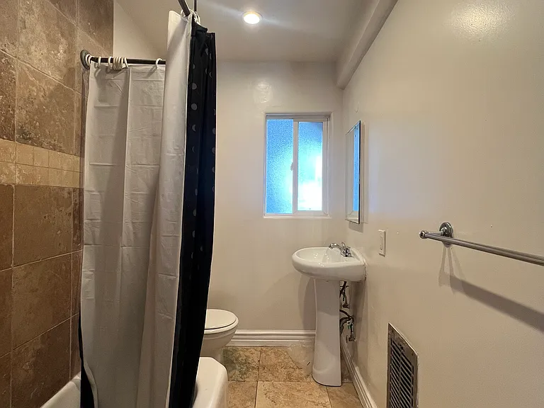 5255 Denny Ave — Photo 10