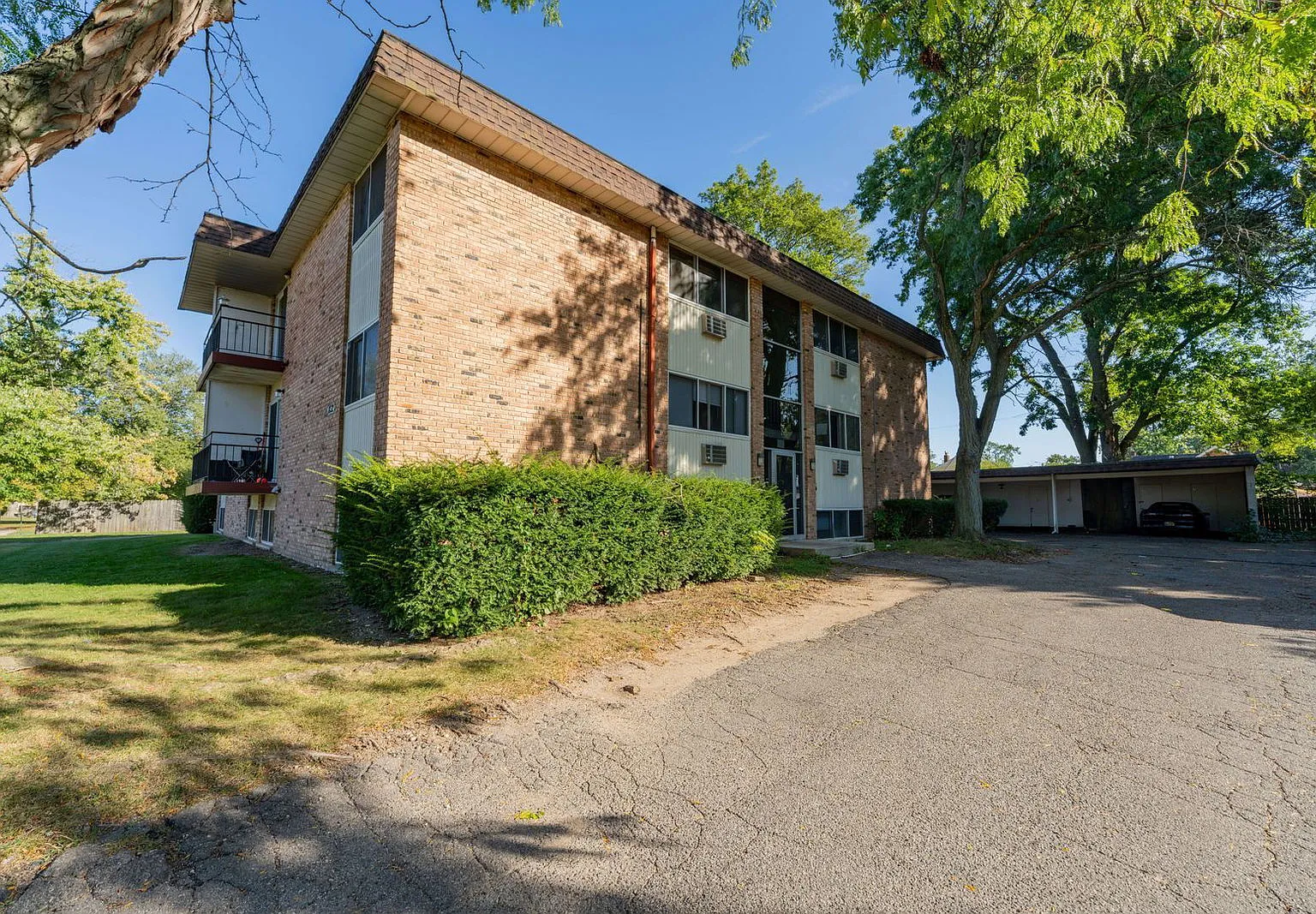 2 bed, 1.0 bath, $1,050 — Photo 1