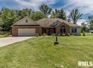 2003 Merlin Ct, Carterville, IL 62918