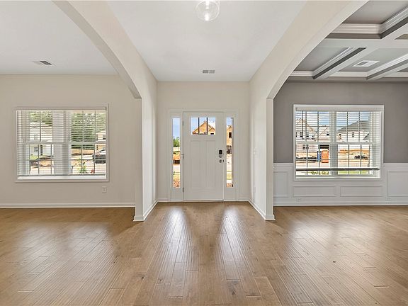 2nd image of 3055 Wyndham Dr