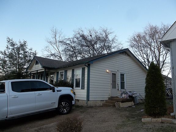 2nd image of 2017 Lynmeade Dr