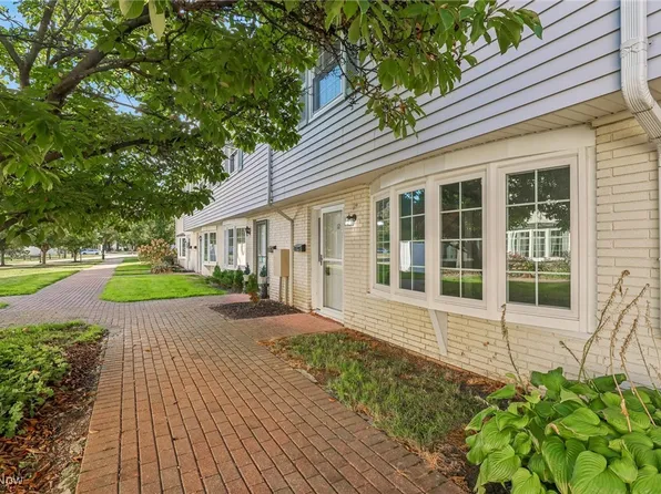 8 Meadowlawn Dr Unit 12, Mentor, OH 44060