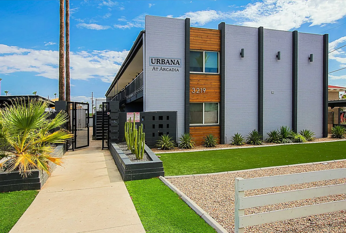 Building Photo - 3219 E Earll Dr
