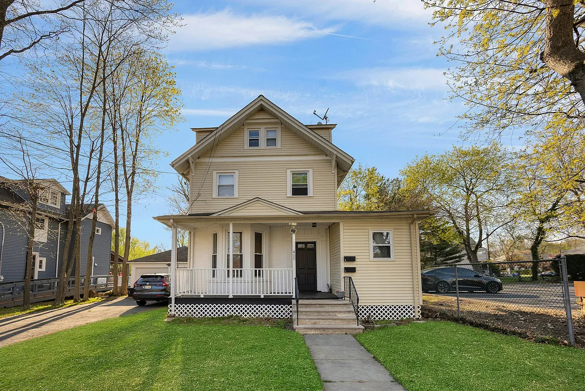 Building Photo - 460 Orchard St #2