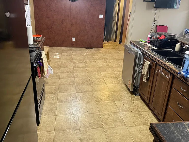 533 Houston St E — Photo 13