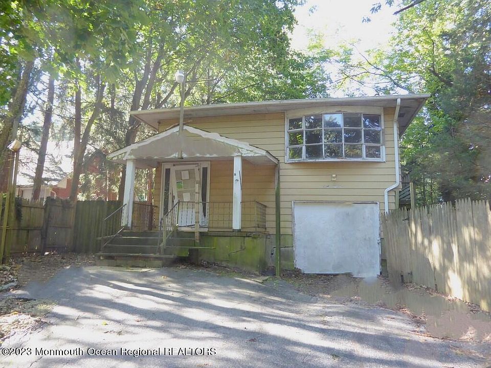1st image of 818 S Lake Drive