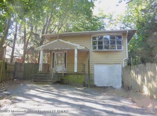 818 S Lake Dr, Lakewood, NJ 08701