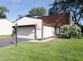 205 Cascade Dr, Indian Head Park, IL 60525