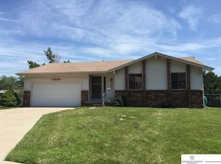 13586 West Cir, Omaha, NE 68137
