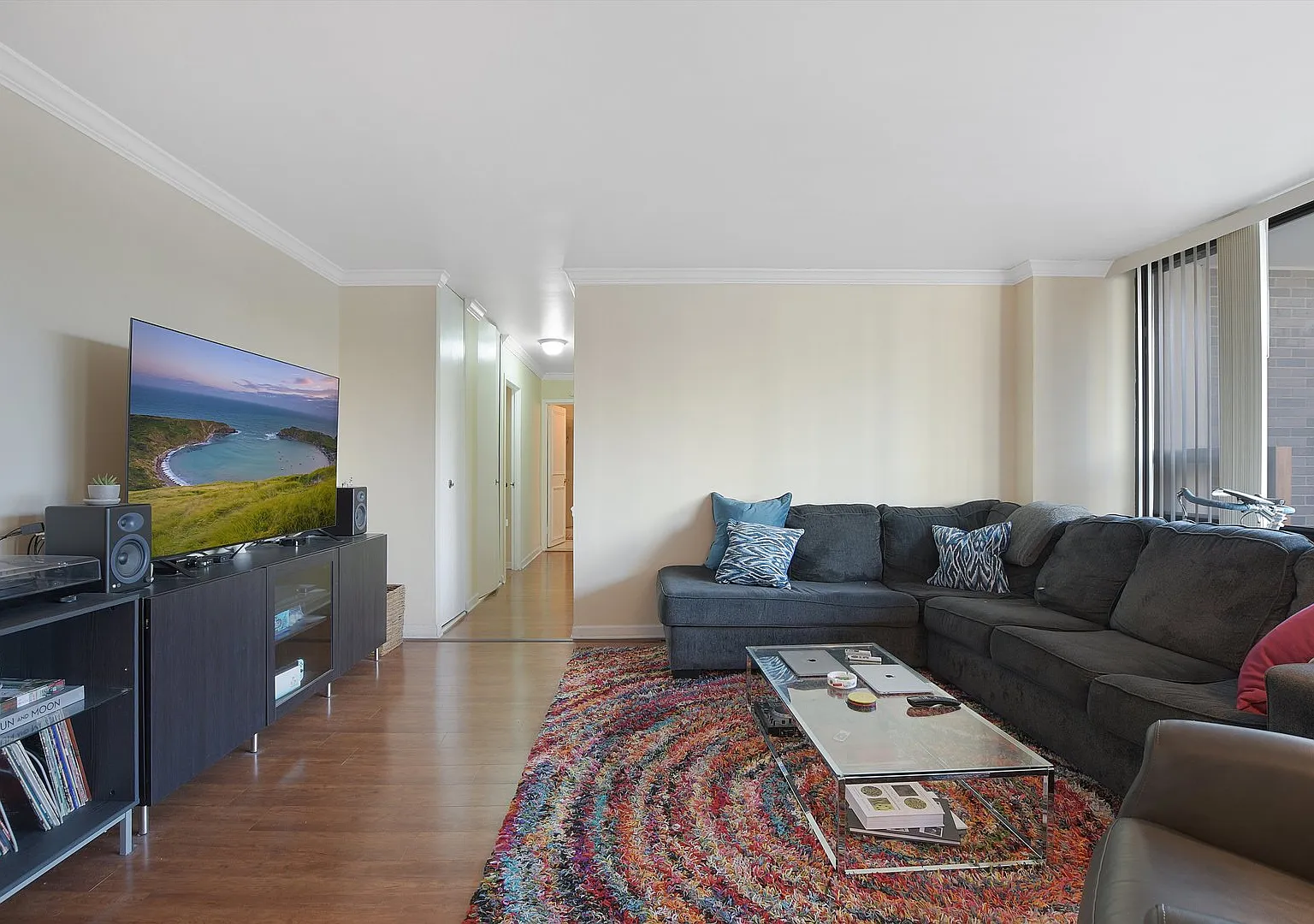 3 bed, 1600 sqft, $5,850 — Photo 4