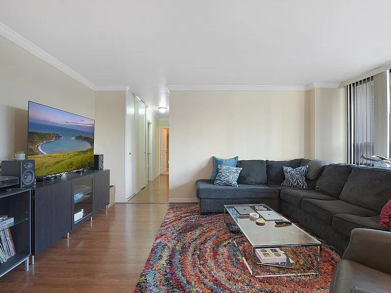 1555 N Sandburg Ter #201 — Photo 4