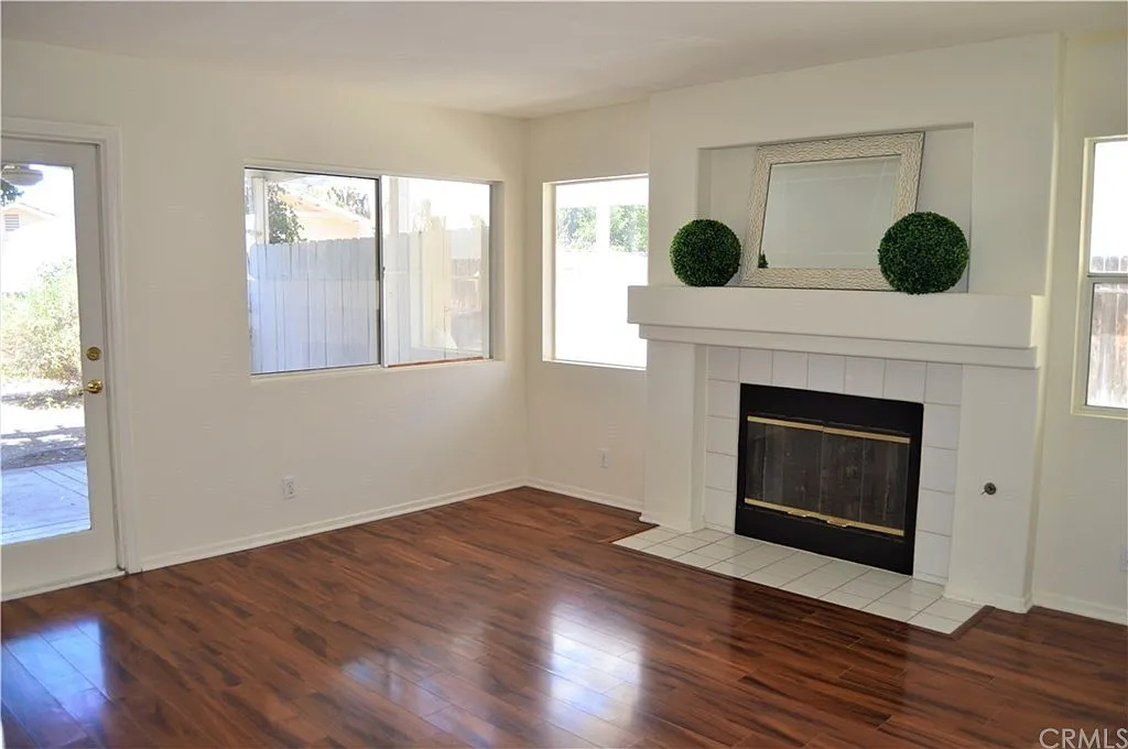 4 bed, 1976 sqft, $2,850 — Photo 4