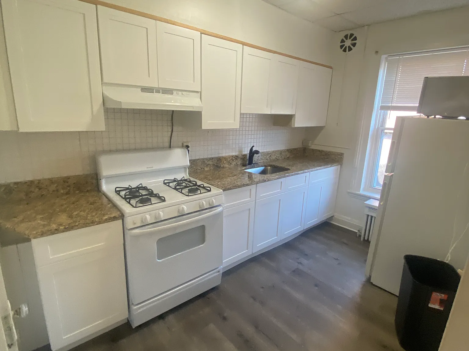 1 bed, 1000 sqft, $1,250 — Photo 1