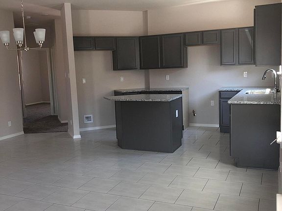 5th image of 398 Duskwood St