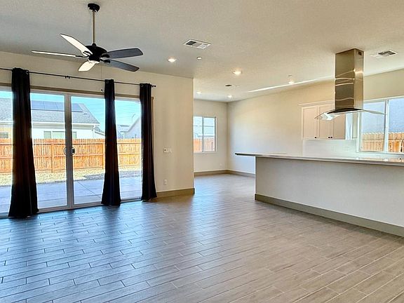 4th image of 2475 Bastidas Dr