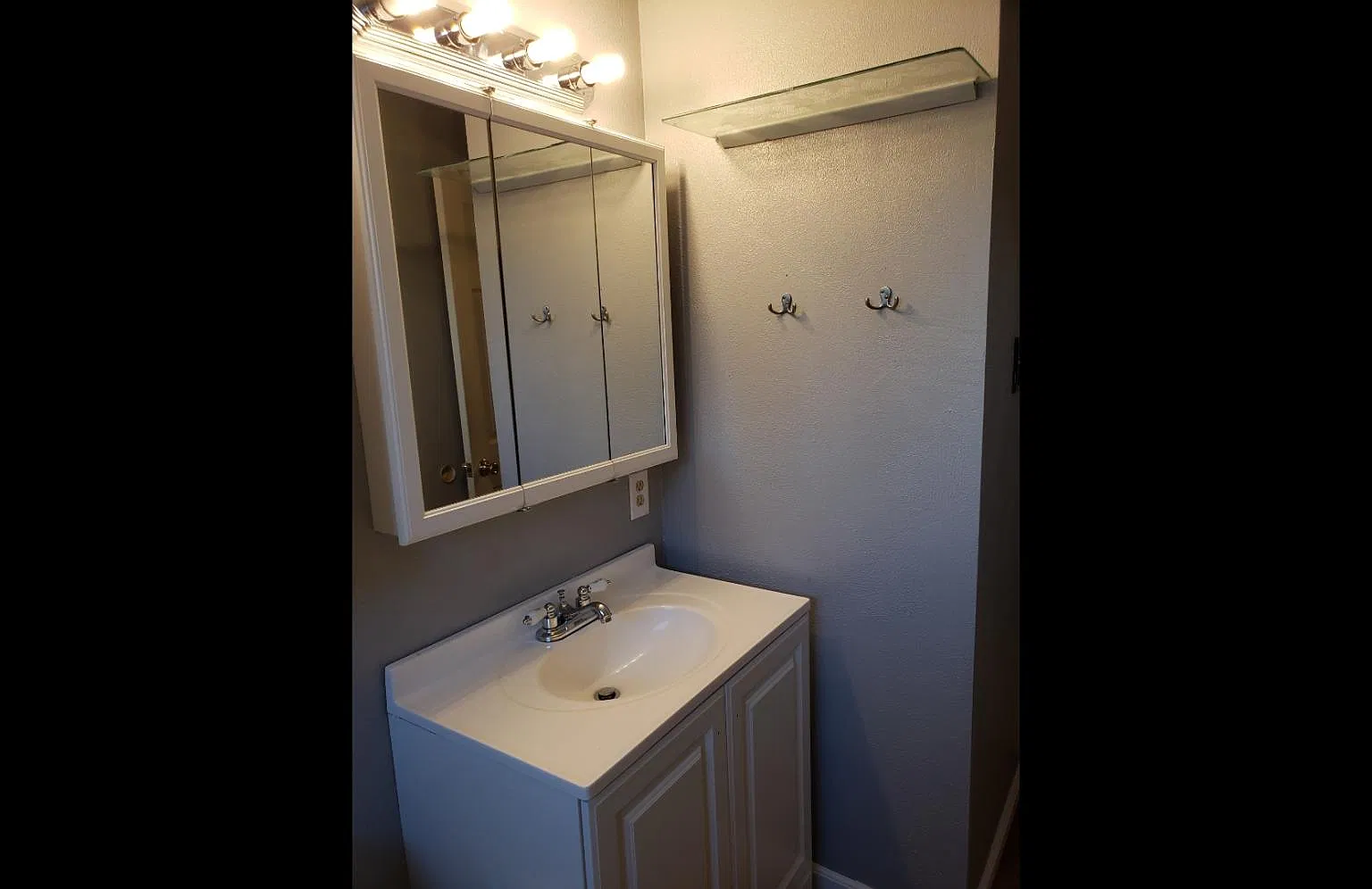 3 bed, 1000 sqft, $1,200 — Photo 2