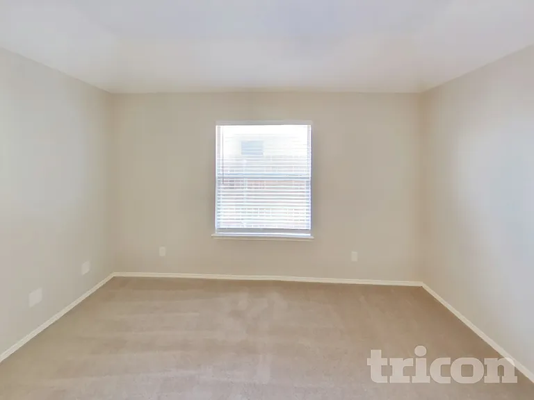 521 Olive St — Photo 8