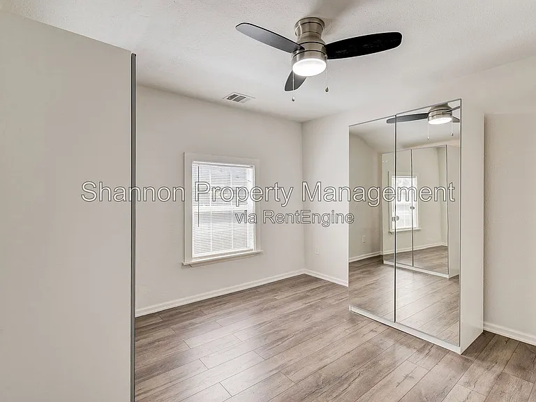 100 E 33rd St — Photo 9