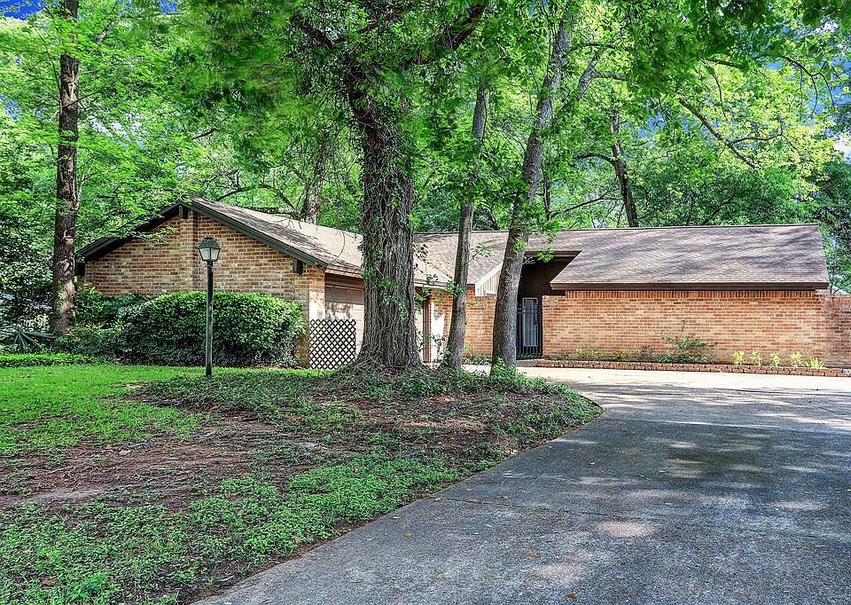1st image of 2203 Lakeville Dr