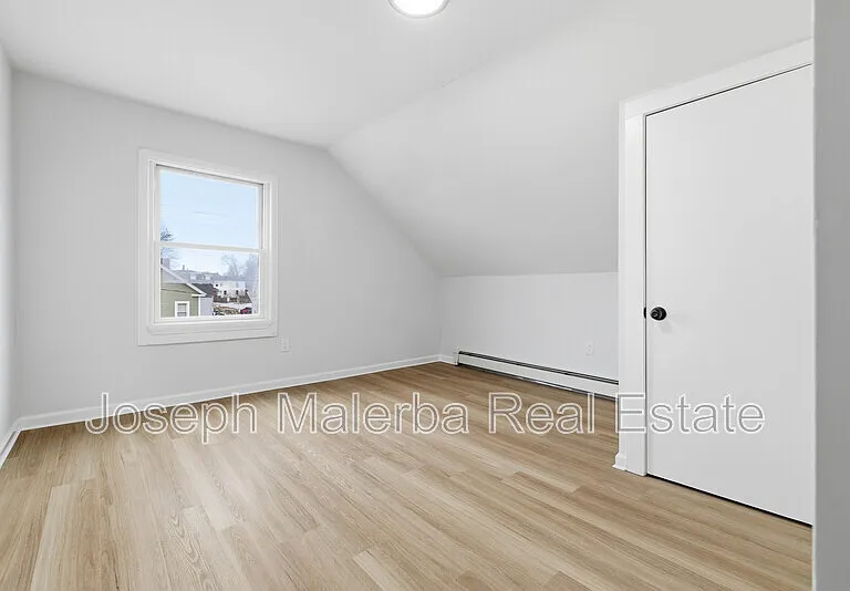 848 Bank St — Photo 10