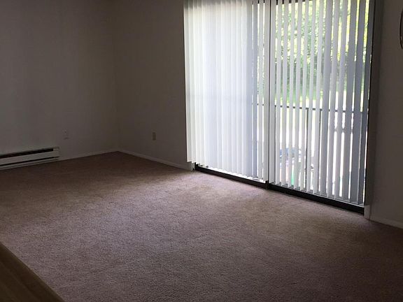 5th image of 25-49 Rosewood Ct