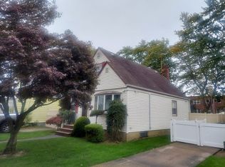 147 243rd St, Rosedale, NY 11422