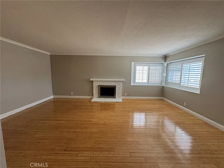 4037 S Ellesford Ave — Photo 5