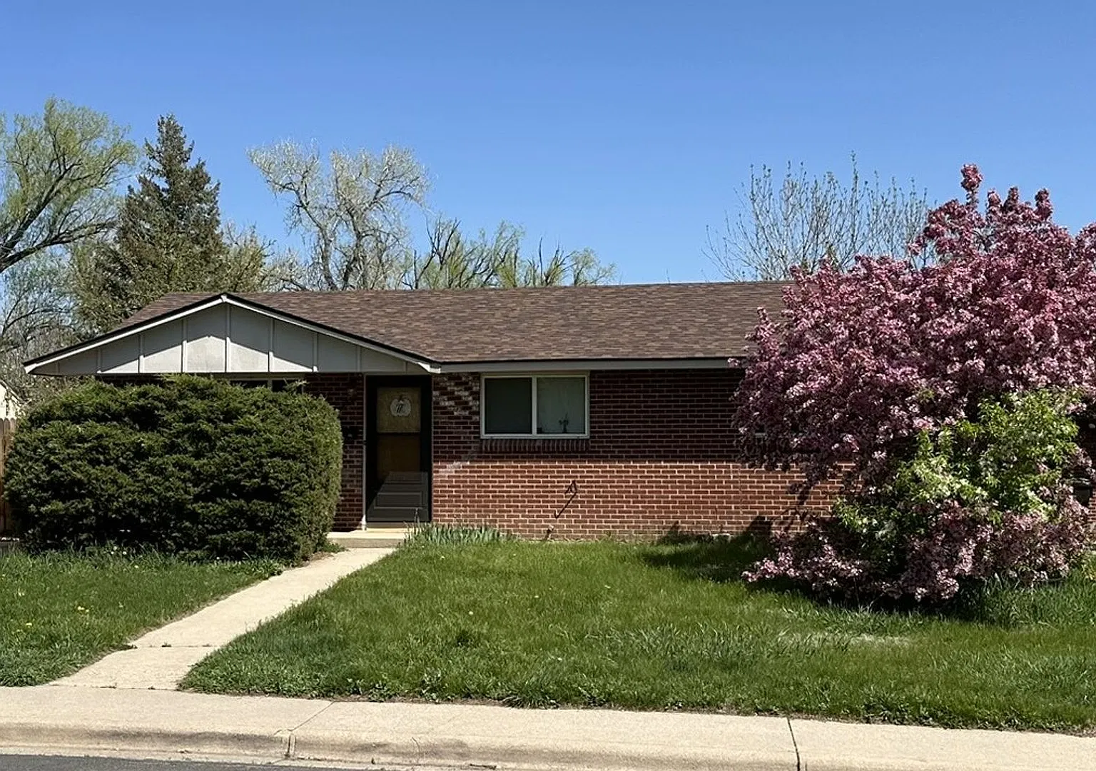 Available for 2027-2028 Fall Pre-Leasing: Convenient Location! — Photo 1