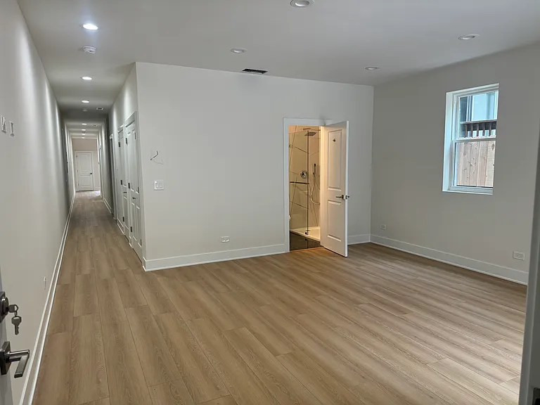 3723 S Lake Park Ave — Photo 7