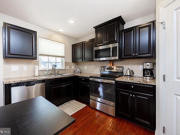 5th image of 401 Brickus Cir