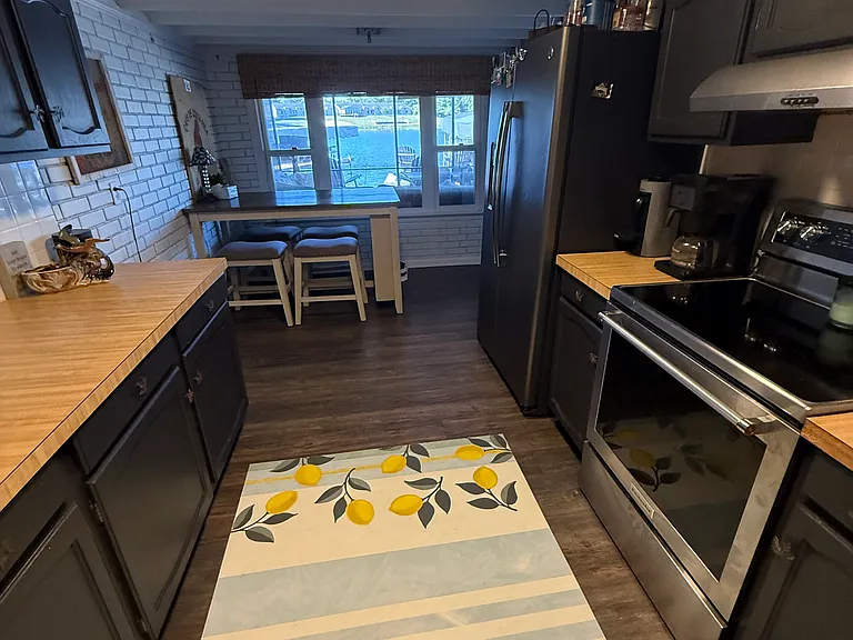 320 Bernice Ave — Photo 17