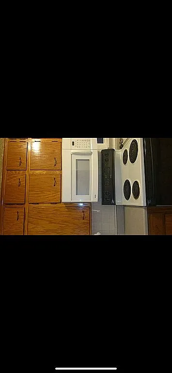 406 Elgin St photo 1