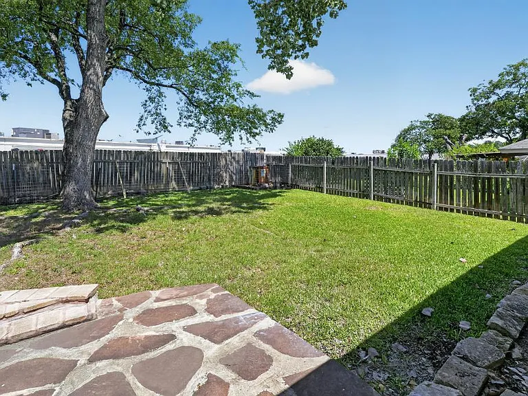 8602 Colonial Dr — Photo 25